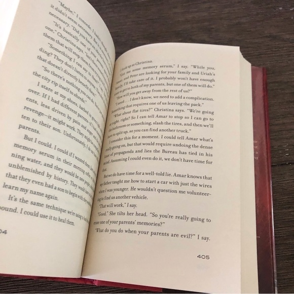 Allegiant by: Veronica Roth hardback book - Picture 3 of 5